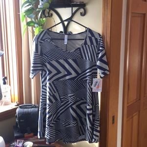 Lularoe  x small perfect tee. Runs big.